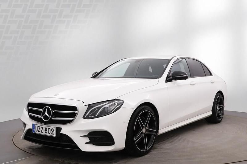 Valkoinen Käytetty 2016 Mercedes E220 Business Sedan | 21 800 € (Perustarjous) - Kuva 1/4