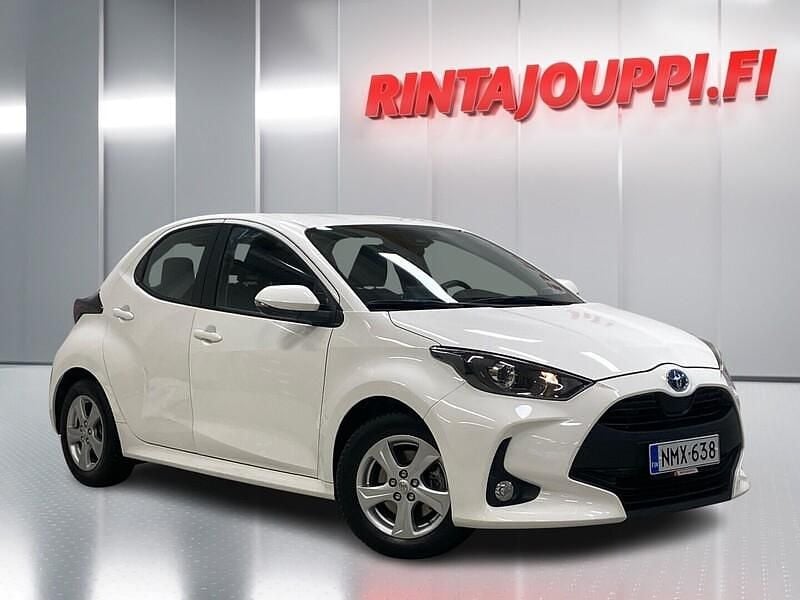 Käytetty Toyota Yaris Hybrid Active 116 HP (85 kW) 2022 Viistoperä