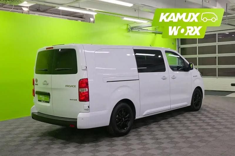 Käytetty Toyota Proace 100 kW (136 HP) 2023 Valkoinen Tila-auto
