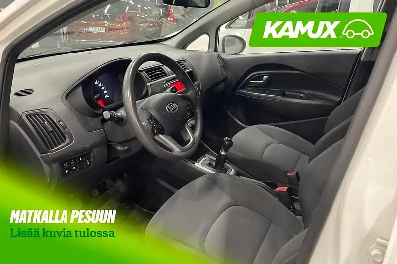 Käytetty Kia Rio LX 84 HP (61 kW) 2014 Valkoinen Sedan