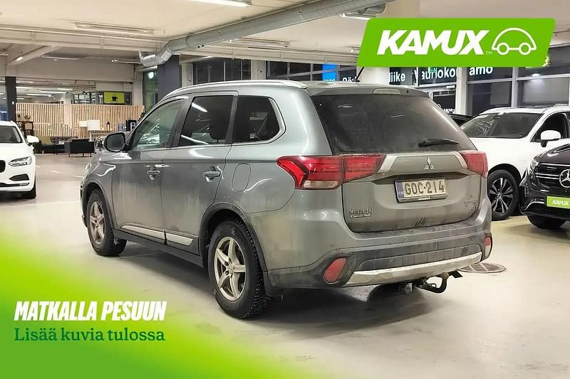 Käytetty Mitsubishi Outlander 150 HP (110 kW) 2016 Hopea / harmaa Katumaasturi