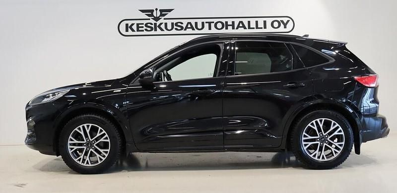 Käytetty Ford Kuga ST-Line X 190 HP (139 kW) 2022 Musta Katumaasturi