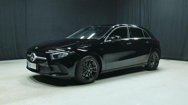 Käytetty Mercedes A250 Business 160 HP (117 kW) 2022 Musta Viistoperä