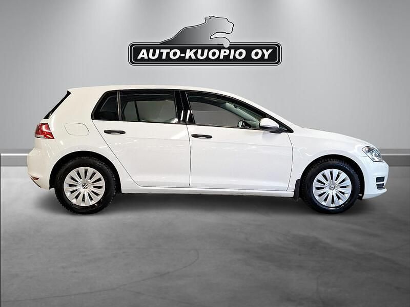 Käytetty VW Golf VII Trendline 86 HP (63 kW) 2016 Valkoinen Viistoperä