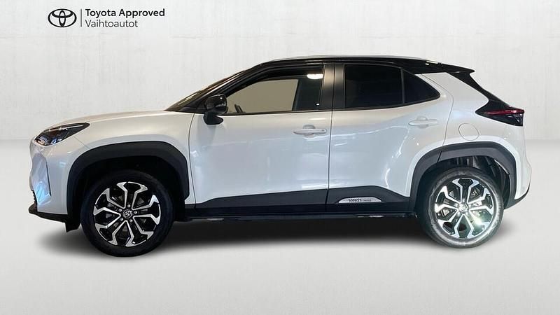 Käytetty Toyota Yaris Cross Business Edition 116 HP (85 kW) 2022 Valkoinen Katumaasturi