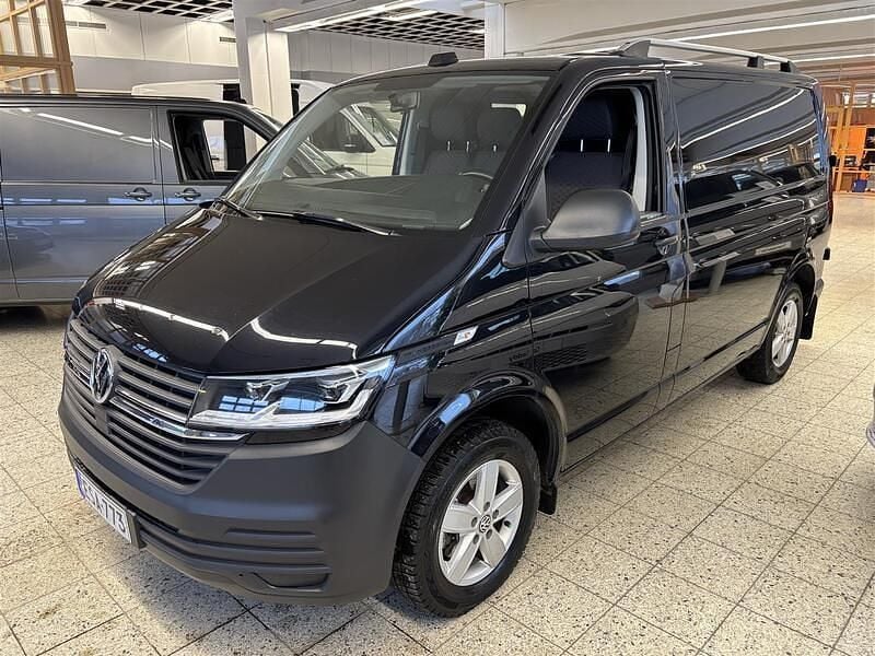 Käytetty VW T6.1 150 HP (110 kW) 2022 Musta Van