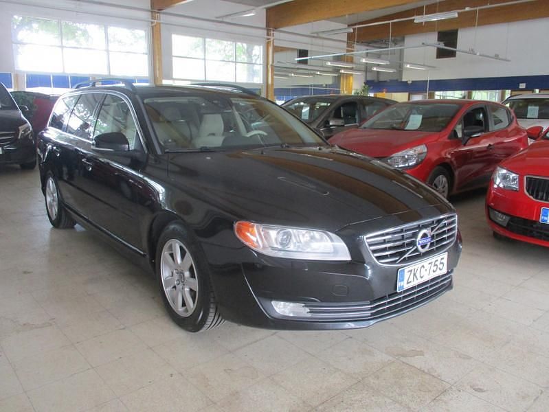 Musta Käytetty 2014 Volvo V70 Momentum Farmari | 7 490 € (Perustarjous) - Kuva 1/4