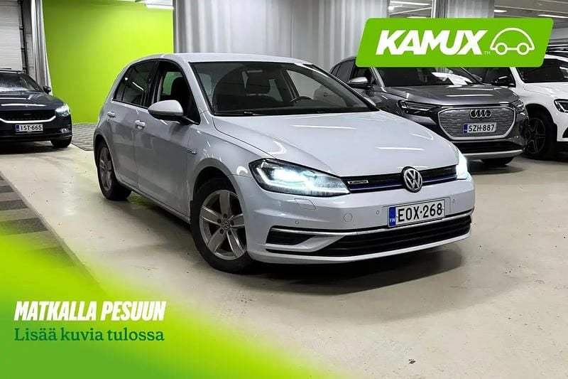 Valkoinen Käytetty 2018 VW Golf Comfortline Sedan | 16 370 € (Perustarjous) - Kuva 1/3