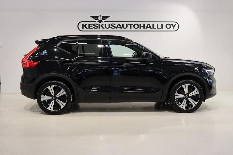 Käytetty Volvo EX40 Performance 325 kW (442 HP) 2025 Musta Katumaasturi