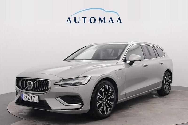Harmaa Käytetty 2025 Volvo V60 Performance Farmari | 53 900 € - Kuva 1/3