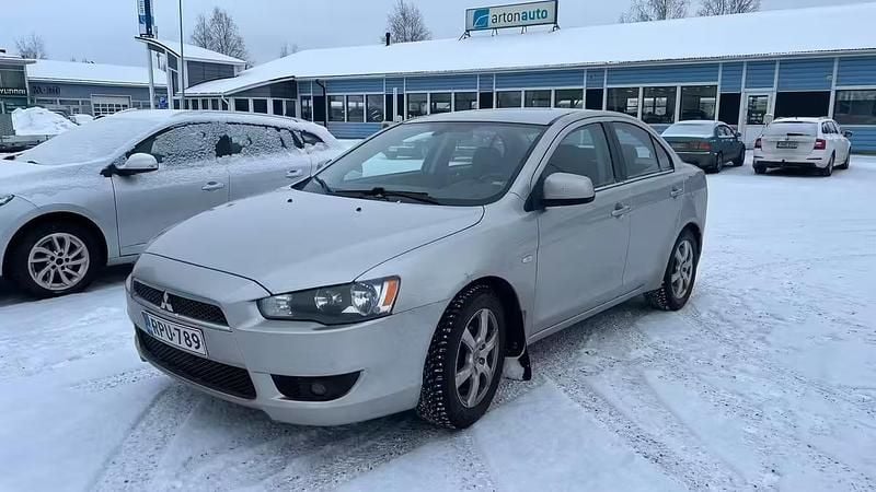 Käytetty Mitsubishi Lancer Invite 117 HP (86 kW) 2012 Harmaa Sedan