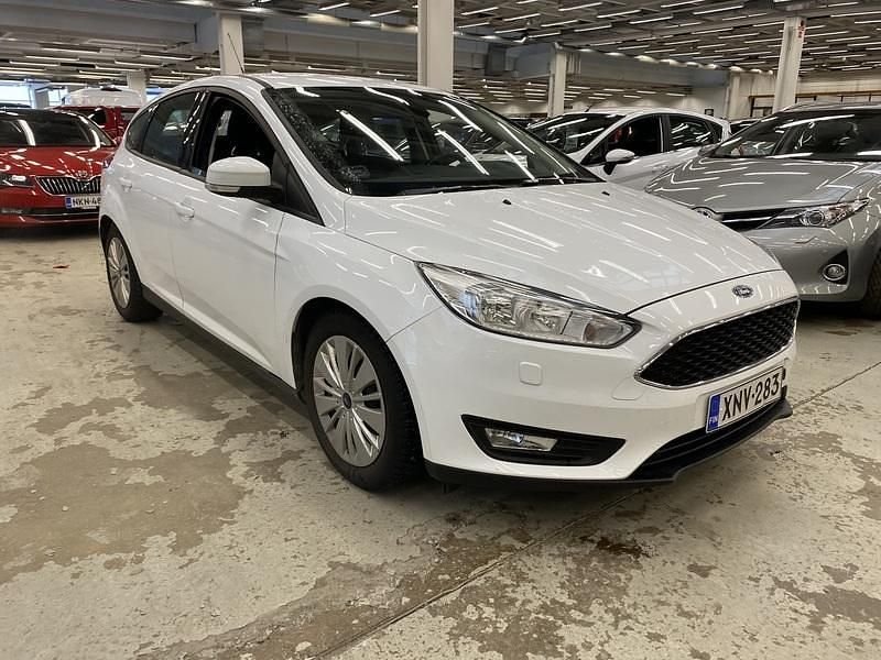Valkoinen Käytetty 2016 Ford Focus Trend Viistoperä | 6 480 € (Perustarjous) - Kuva 1/4