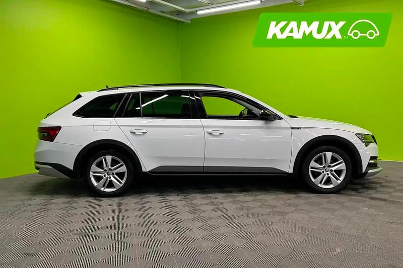 Käytetty Skoda Superb 200 HP (147 kW) 2023 Valkoinen Farmari