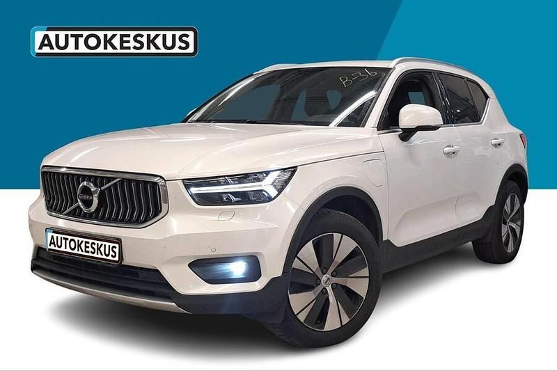 Valkoinen Käytetty 2021 Volvo XC40 Inscription Katumaasturi | 29 890 € (Perustarjous) - Kuva 1/3
