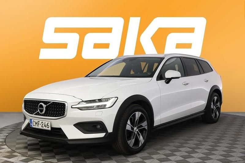Käytetty Volvo V60 CC Business Edition 190 HP (139 kW) 2019 Farmari