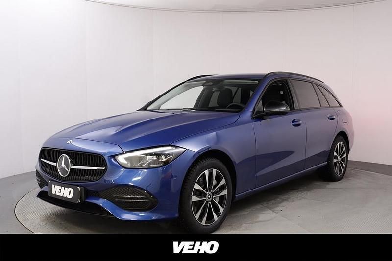 Sininen Käytetty 2024 Mercedes C300e Business Farmari | 45 500 € (Hieman kallis) - Kuva 1/4