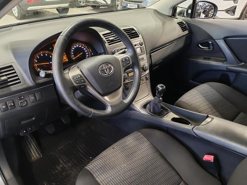 Käytetty Toyota Avensis Edition 147 HP (108 kW) 2011 Harmaa Sedan
