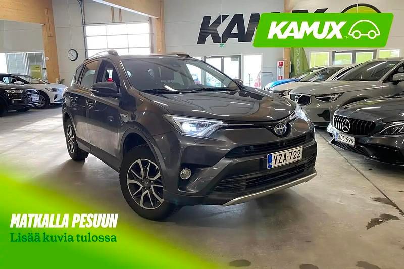 Käytetty Toyota RAV4 Hybrid Premium 155 HP (114 kW) 2016 Hopea / harmaa Katumaasturi