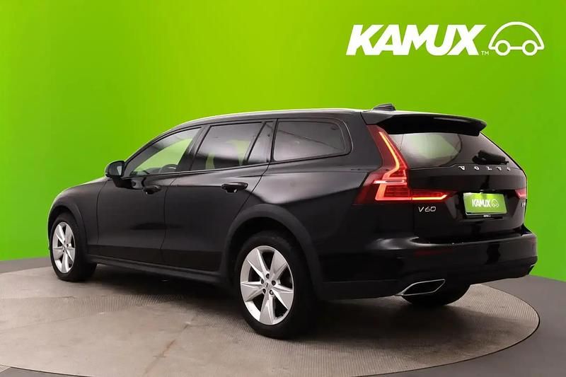 Käytetty Volvo V60 CC Business Edition 197 HP (144 kW) 2021 Musta Farmari