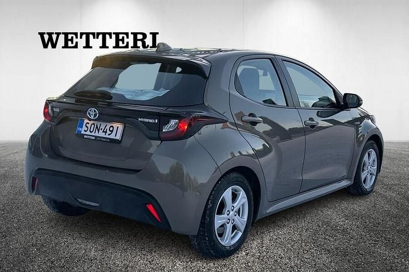 Käytetty Toyota Yaris Hybrid Active 116 HP (85 kW) 2020 Viistoperä