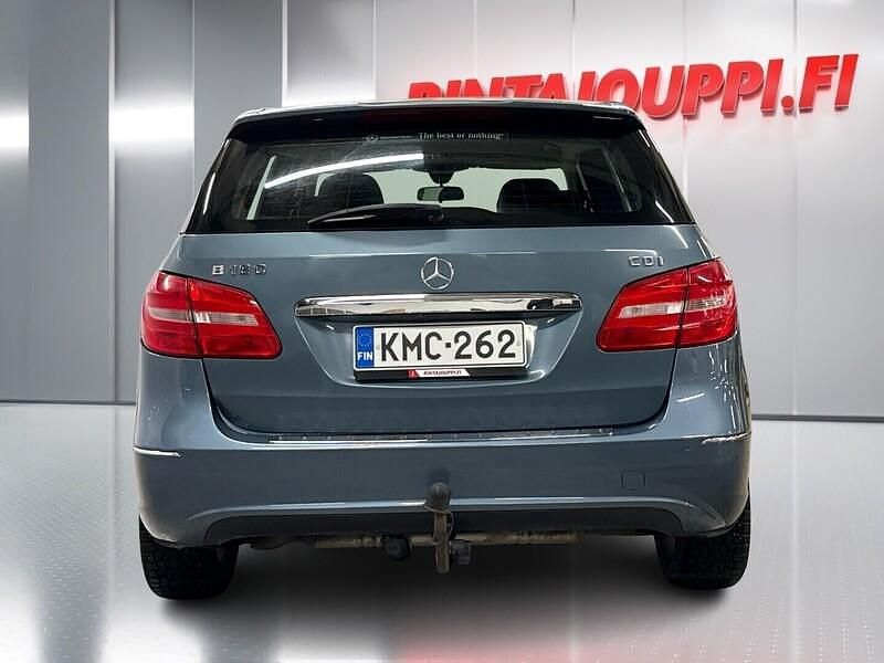 Käytetty Mercedes B180 Business 109 HP (80 kW) 2012 Sininen Tila-auto