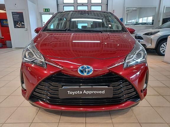 Käytetty Toyota Yaris Active 72 HP (52 kW) 2018 Punainen Viistoperä