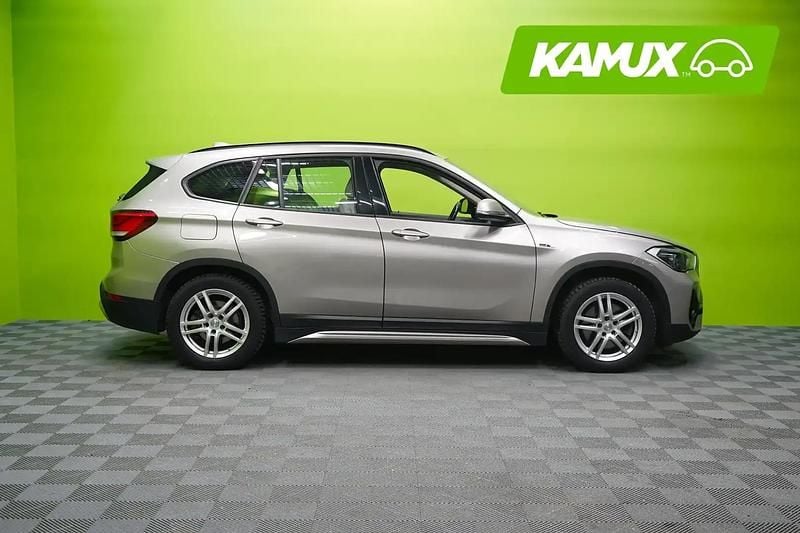 Käytetty BMW X1 Sport Line 220 HP (161 kW) 2022 Hopea / harmaa Katumaasturi