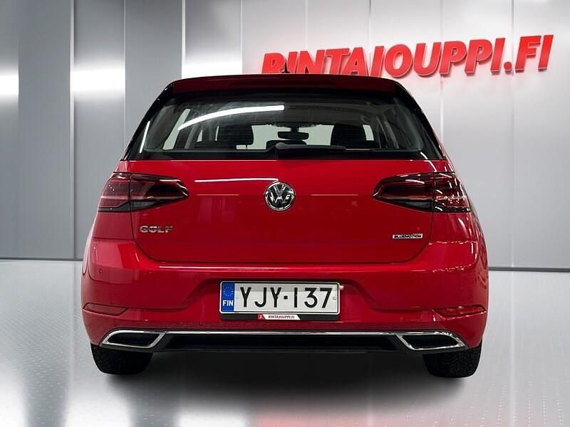 Käytetty VW Golf VII Highline 131 HP (96 kW) 2018 Viistoperä
