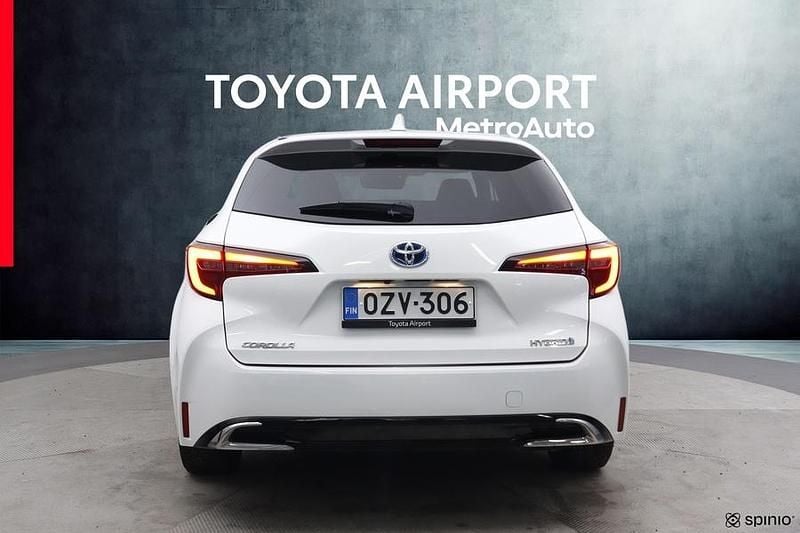 Käytetty Toyota Corolla Edition 140 HP (102 kW) 2023 Valkoinen Farmari