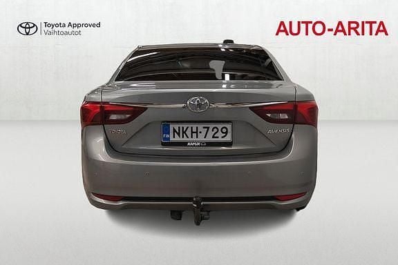 Käytetty Toyota Avensis Active 143 HP (105 kW) 2016 Harmaa Sedan