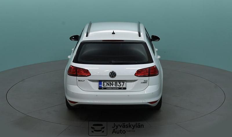 Käytetty VW Golf VII Comfortline 105 HP (77 kW) 2015 Valkoinen Farmari