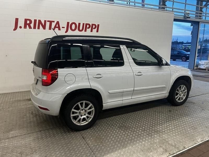 Käytetty Skoda Yeti Elegance 122 HP (89 kW) 2014 Katumaasturi