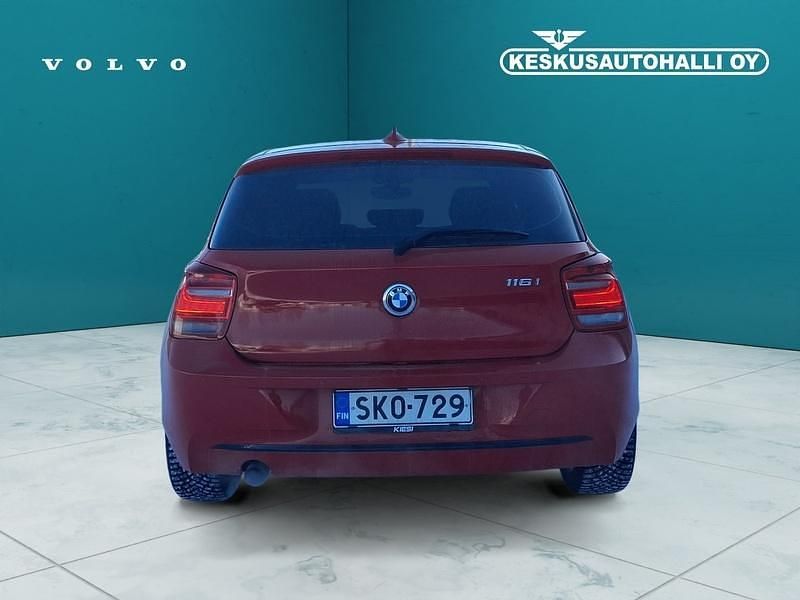 Käytetty BMW 116 Sport Line 136 HP (100 kW) 2012 Punainen Viistoperä