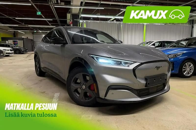 Iconic silver/silver radiance Käytetty 2021 Ford Mustang Mach-E Standard Range Katumaasturi | 29 700 € (Perustarjous) - Kuva 1/4