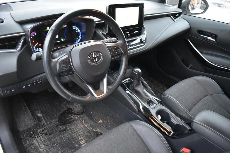 Käytetty Toyota Corolla Edition 122 HP (89 kW) 2022 Farmari