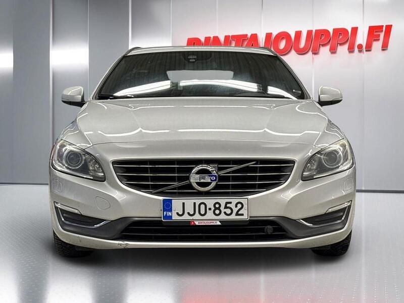 Käytetty Volvo V60 Momentum 114 HP (83 kW) 2014 Hopea Farmari