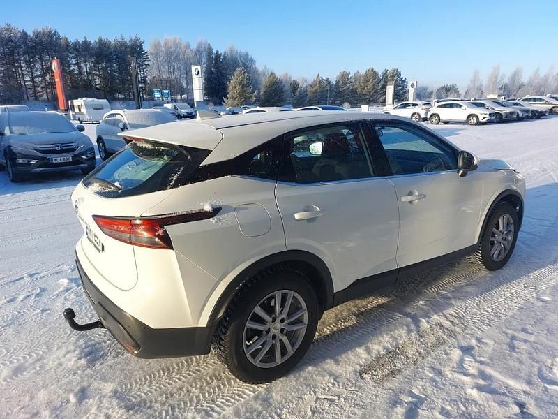 Käytetty Nissan Qashqai Acenta 140 HP (102 kW) 2022 Valkoinen Katumaasturi