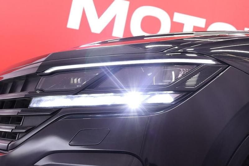 Käytetty VW Touareg R 462 HP (339 kW) 2021 Katumaasturi