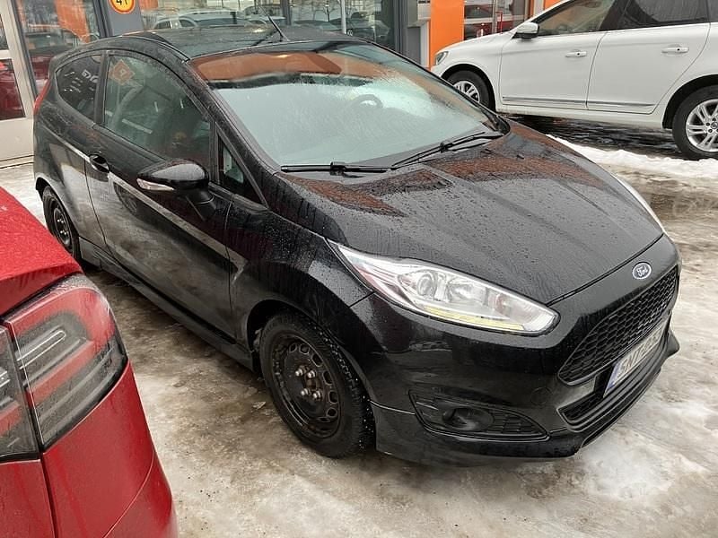 Käytetty Ford Fiesta 95 HP (69 kW) 2016 Van