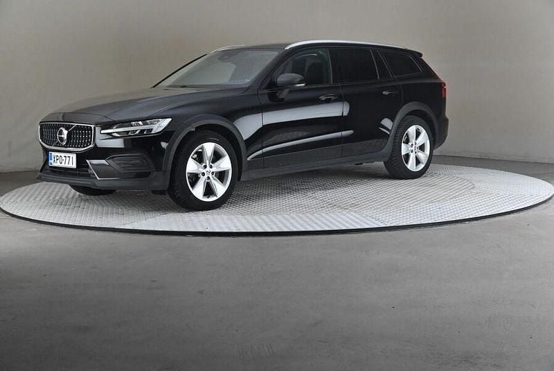 Käytetty 2023 Volvo V60 CC Business Edition Farmari | 33 800 € (Hyvä tarjous) - Kuva 1/4
