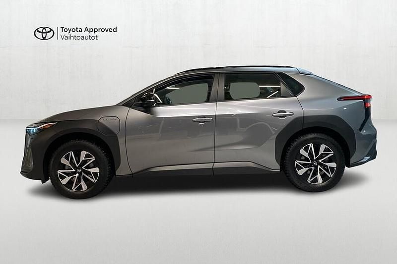 Käytetty Toyota bZ4X Active 150 kW (204 HP) 2023 Harmaa Katumaasturi
