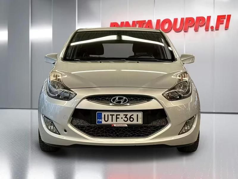 Käytetty Hyundai ix20 Premium 90 HP (66 kW) 2011 Hopea Viistoperä