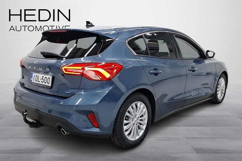 Käytetty Ford Focus Titanium 125 HP (91 kW) 2018 Sininen Viistoperä