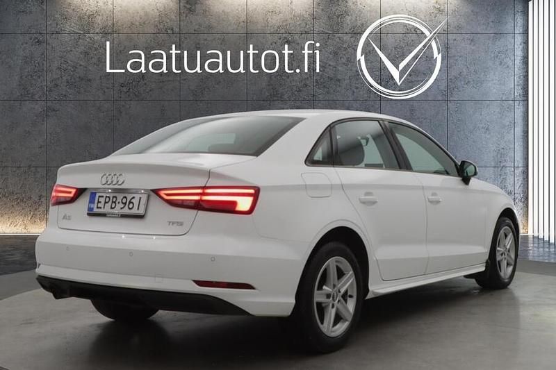 Käytetty Audi A3 Business 116 HP (85 kW) 2018 Sedan