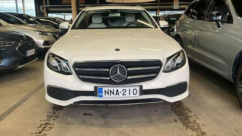 Käytetty Mercedes E300 Avantgarde 194 HP (142 kW) 2020 Farmari