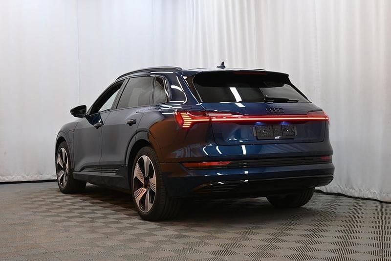 Käytetty Audi e-tron 300 kW (408 HP) 2021 Katumaasturi