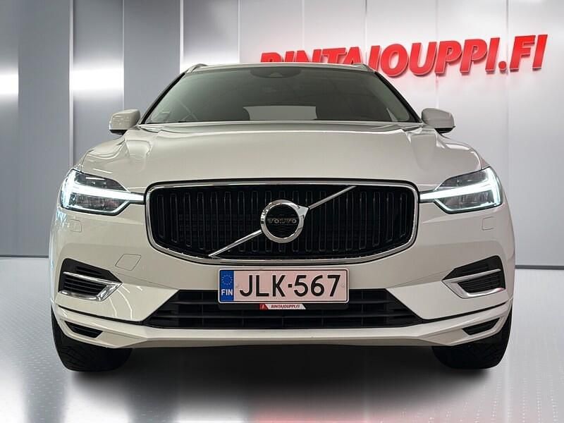 Käytetty Volvo XC60 Momentum 392 HP (288 kW) 2020 Katumaasturi