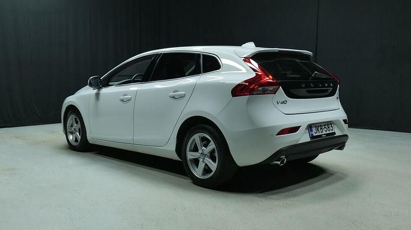 Käytetty Volvo V40 Momentum 190 HP (139 kW) 2016 Valkoinen Viistoperä
