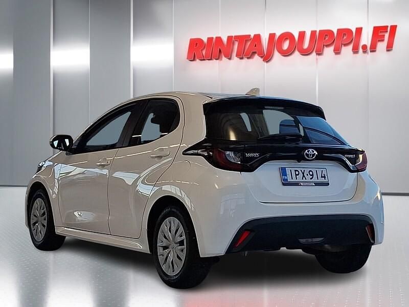 Käytetty Toyota Yaris Hybrid Active 116 HP (85 kW) 2022 Valkoinen Viistoperä