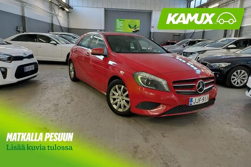 Käytetty Mercedes A180 Business 109 HP (80 kW) 2014 Punainen Sedan